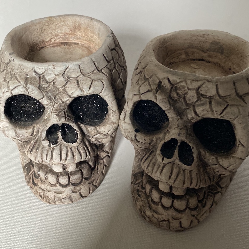 Set of two heavy resin skull candleholders